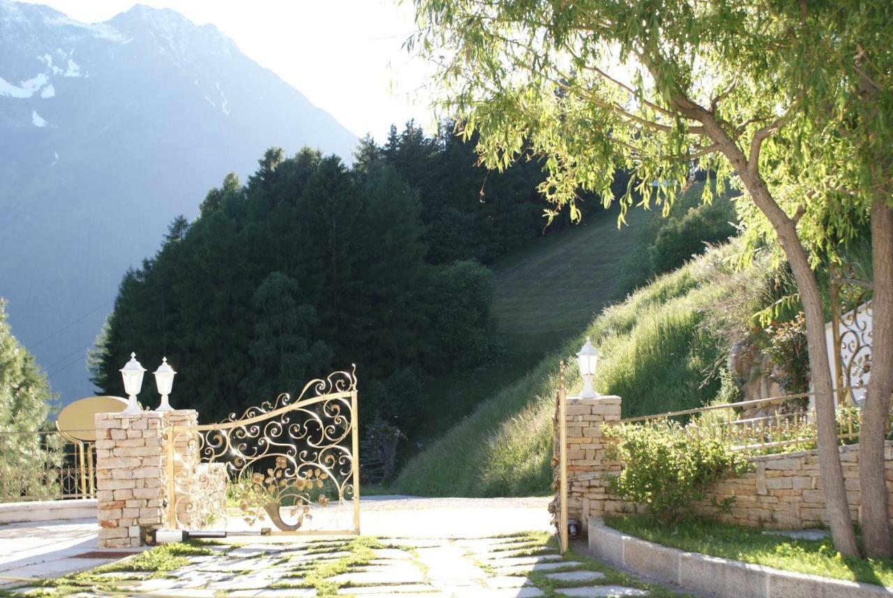 B&B Das Land-Palais - Private Mountain Hideaway Selva dei Molini Exterior foto